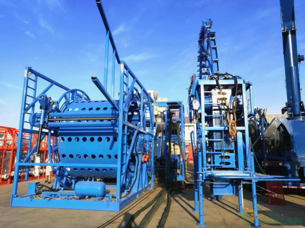中國首套3.5寸大管徑連續油管作業橇組在南海油田(tián)成功(gōng)應用 中國首(shǒu)套3.5寸(cùn)大管(guǎn)徑連續油管作業(yè)橇(qiāo)組在南海油田成功應用