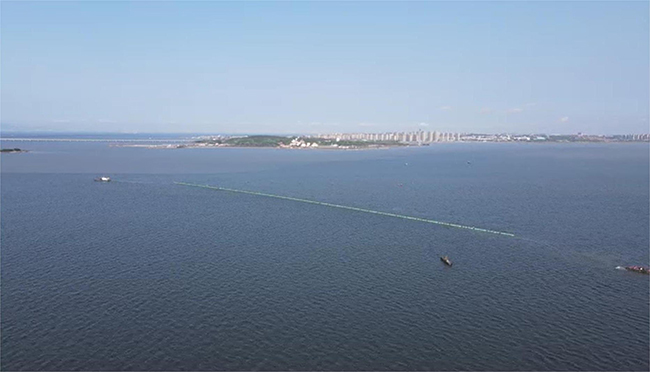 青島膠州灣（wān）海底管（guǎn）道浮拖安裝（zhuāng）工程順利完工