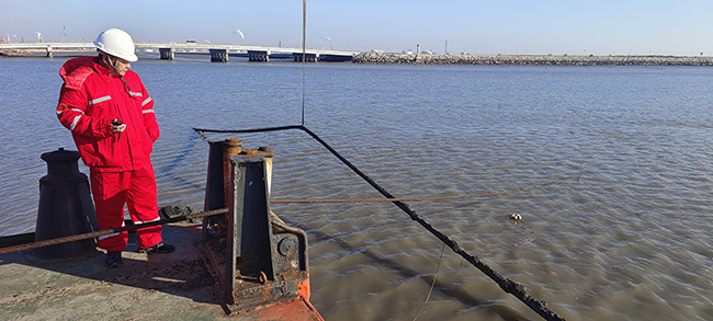 我(wǒ)司首次定向鑽穿越二界(jiè)溝航道—月東海纜更換維修項目順利完工 我司首次定(dìng)向鑽穿越二界溝航道—月東海纜更(gèng)換維修項目順利完工