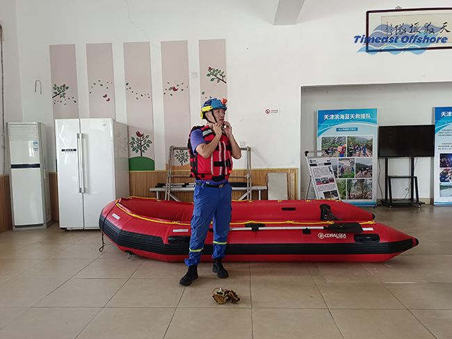 中文字幕精品人妻熟女海工攜手濱海藍天救援隊開展CPR心肺(fèi)複蘇和基礎繩結實地培訓活動 中文字幕精品人妻熟女海工攜手濱海藍天救援隊開展(zhǎn)CPR心肺複蘇和基(jī)礎繩結實地(dì)培訓活動