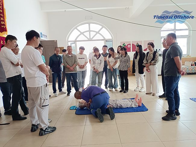 中文字幕精品人妻熟女海工攜手濱海藍天救援隊開(kāi)展CPR心肺複蘇和基礎繩結實地培訓活動(dòng) 中文字幕精品人妻熟女海工攜手(shǒu)濱海藍天救援隊開展CPR心肺複蘇和基礎繩結實地培訓活動